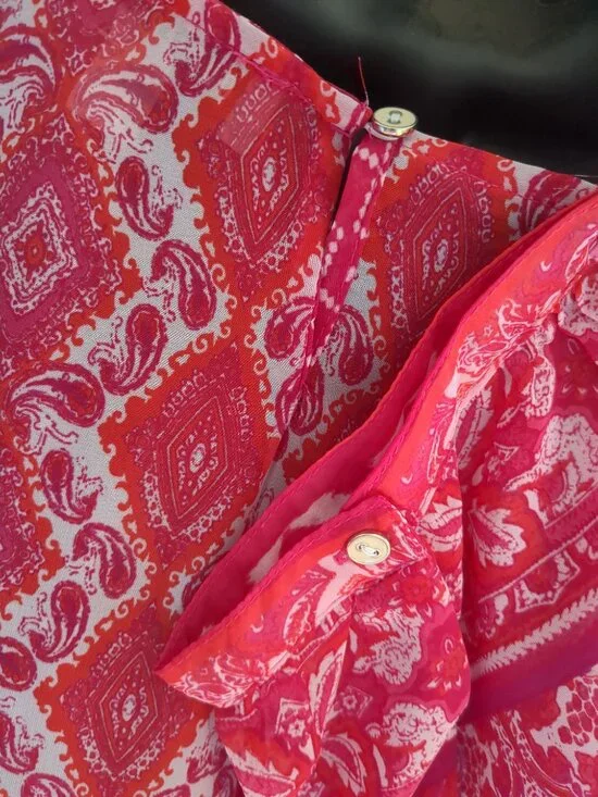 Pink / White Light Weight Top / Blouse - Picture 5 of 7